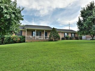 669 Cattlemans Dr, Lenoir City, TN 37772