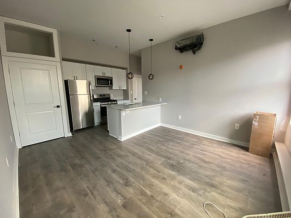4th image of 1439 S 6th St APT 2R
