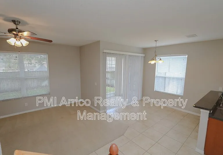 622 Breezeway Ct — Photo 8