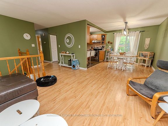 5th image of 912 Safari Dr