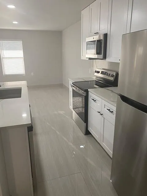 3 bed, 1.5 bath, 2400 sqft, $1,500 — Photo 4