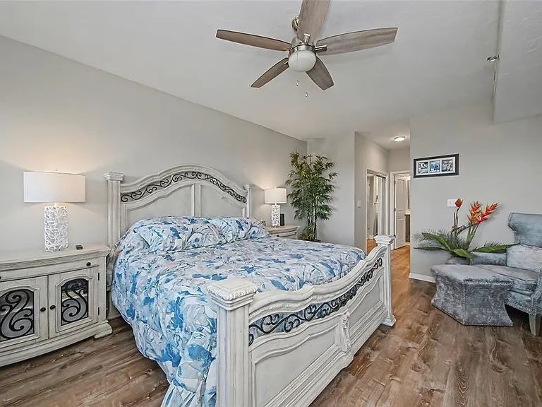 5408 Eagles Point Cir #302 — Photo 21