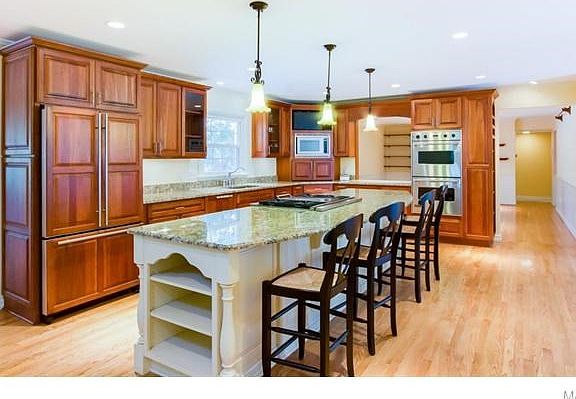 3rd image of 94 River Bend Dr