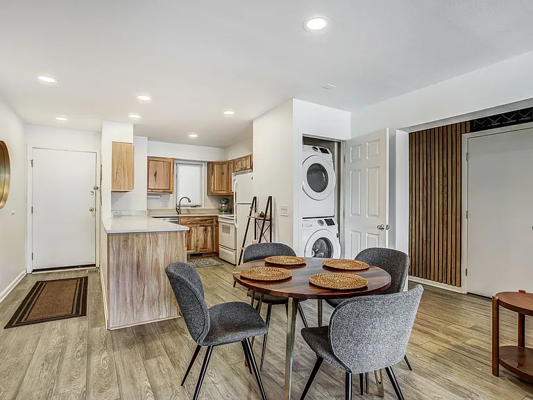 21 Buffalo Dr #222 — Photo 2