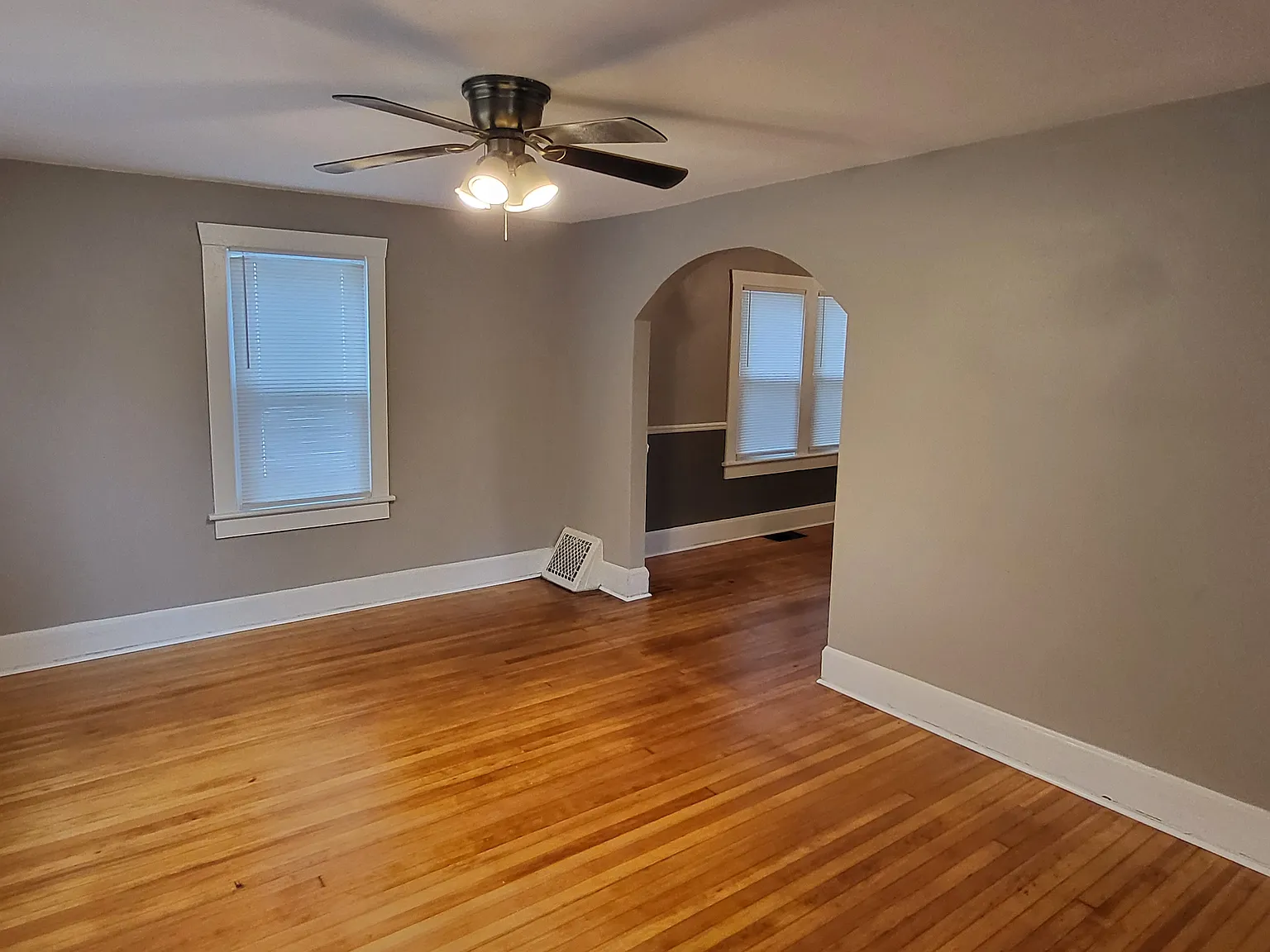 3 bed, 1.5 bath, 1120 sqft, $1,100 — Photo 3
