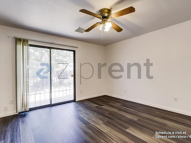 168 W Adams St — Photo 14