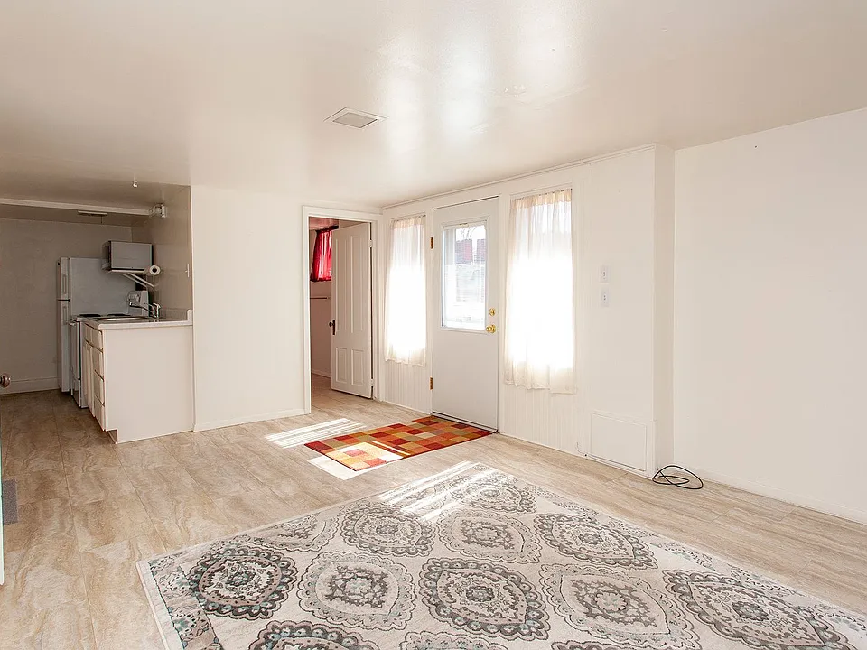 359 W 11th St