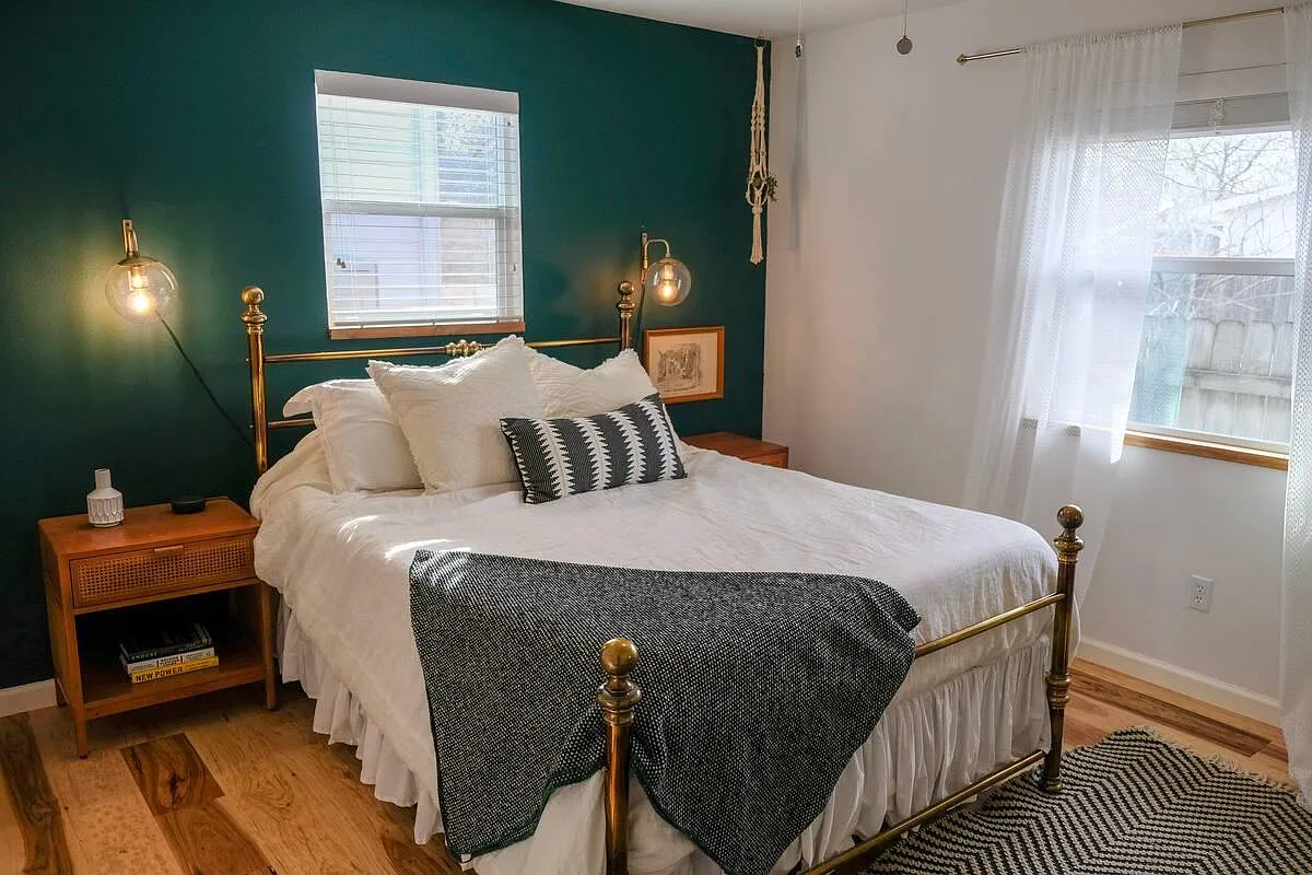 2913 Castro St — Photo 3