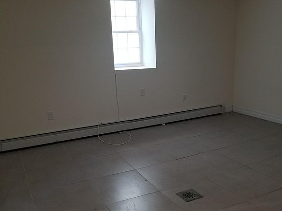 4th image of 2543 Radcliff Ave Floor 1