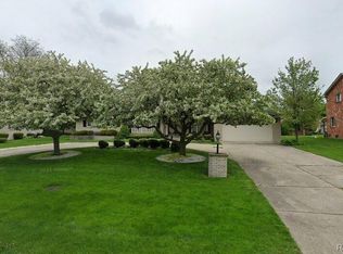 17653 E Goldwin St, Southfield, MI 48075
