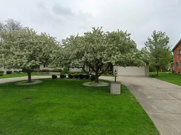 17653 E Goldwin St, Southfield, MI 48075