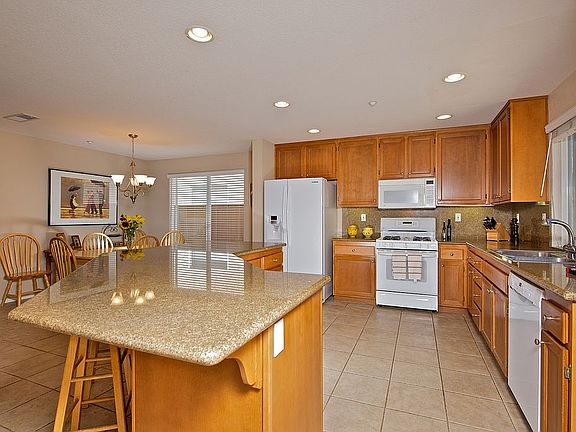 5th image of 1736 Creekside Ln