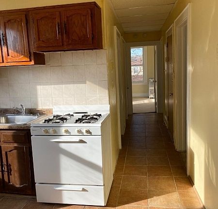 3rd image of 185 Carolina Ave