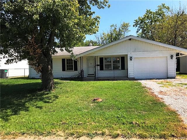 1st image of 815 Saint Monica Dr