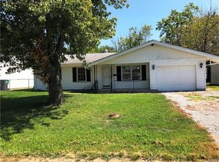 815 Saint Monica Dr, Cahokia, IL