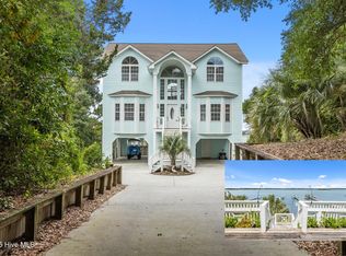 8722 Emerald Plantation Road, Emerald Isle, NC 28594
