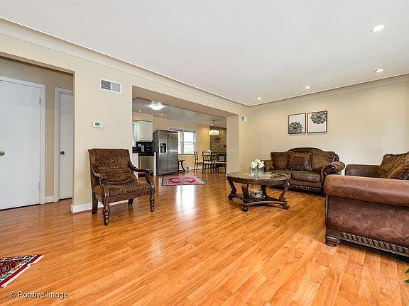 3rd image of 4320 Jarvis Ave