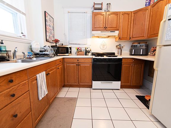 3rd image of 419 W Franklin Ave #1