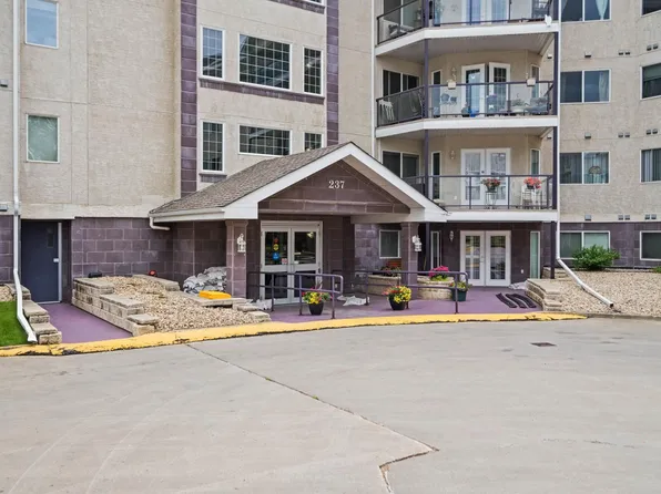 237 Youville Dr E #209, Edmonton, AB T6L 7E7