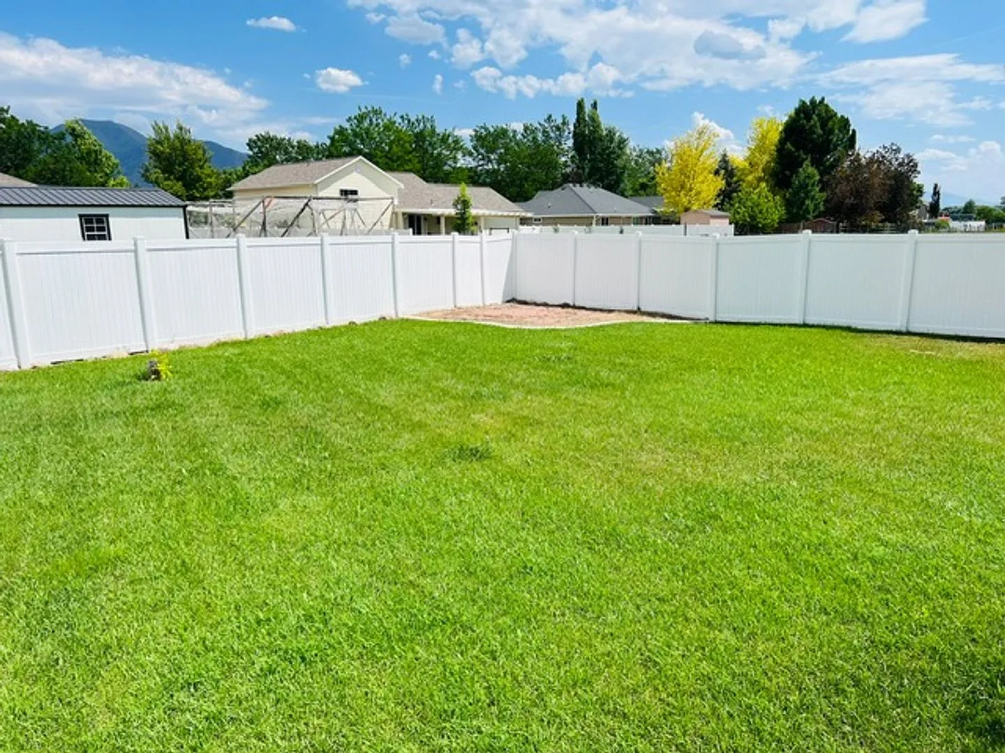 Beautiful patio home in Logan on Cul-de-sac, 2 car garage, fenced backyard, central air — Photo 4
