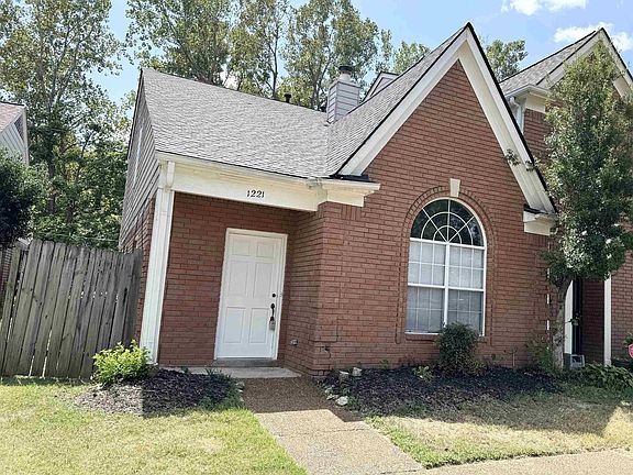 2nd image of 1221 Brady Hollow Ln