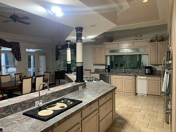 Kitchen cooking area