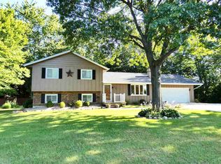 498 Oak Point Rd, Metamora, IL 61548