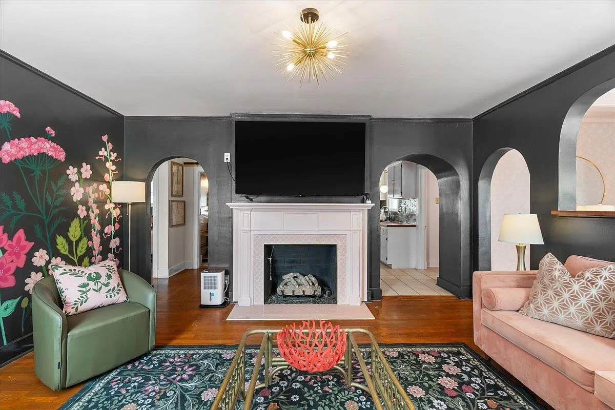 3 bed, 2.0 bath, 1448 sqft, $3,000 — Photo 3