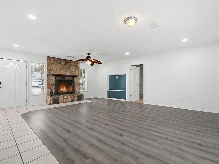 32 Cascabellas St — Photo 5