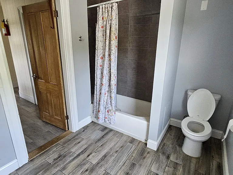 16 Sanford Ave — Photo 11