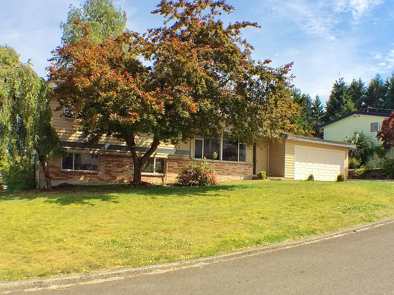 15220 NE 3rd Pl — Photo 2