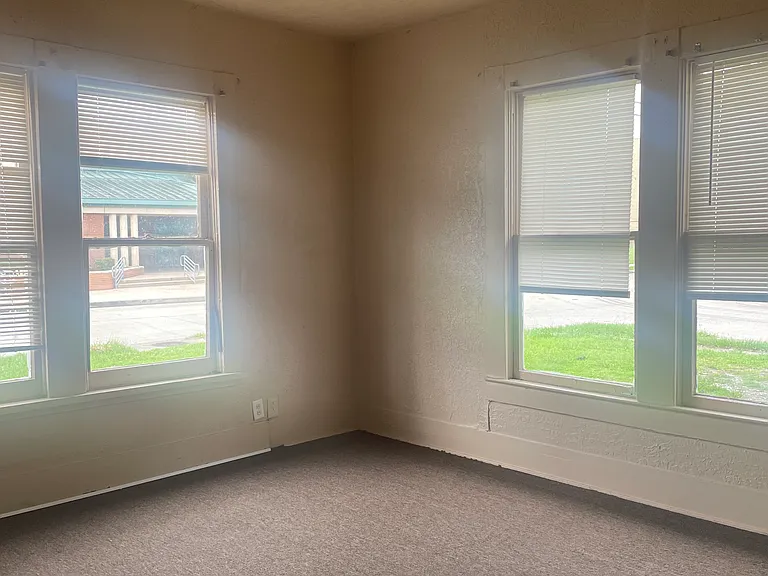 4397 Sullivan St — Photo 5