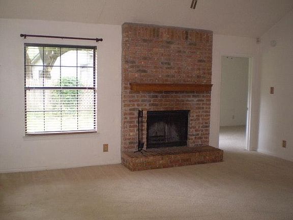 4th image of 2608 Armstrong Dr