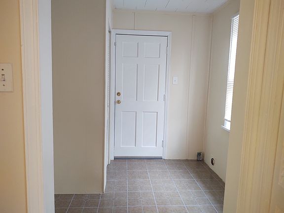 4th image of 3209 Scott St