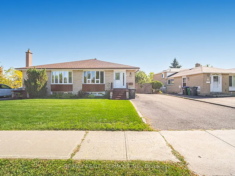 61 Avondale Blvd — Photo 4