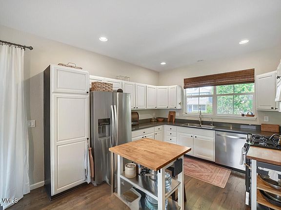 3rd image of 40 Beecher St