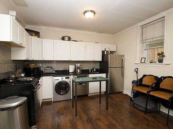 3rd image of 2129 N Dayton St #2G
