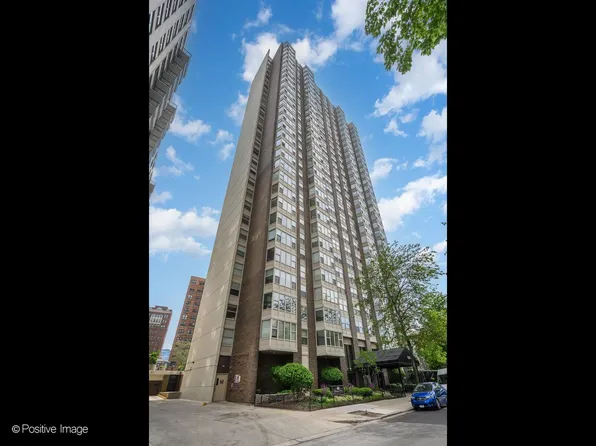 525 W Hawthorne Pl APT 2207, Chicago, IL 60657