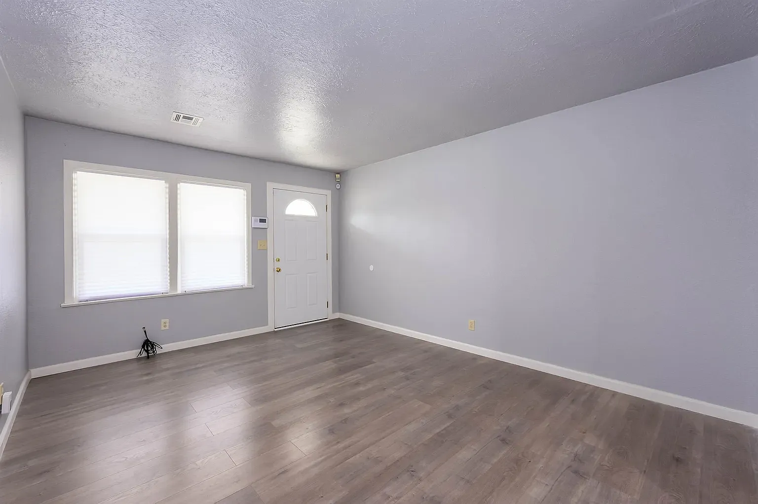 2 bed, 801 sqft, $895 — Photo 2