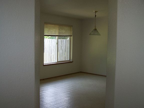 4th image of 71 E Pine Park Ln