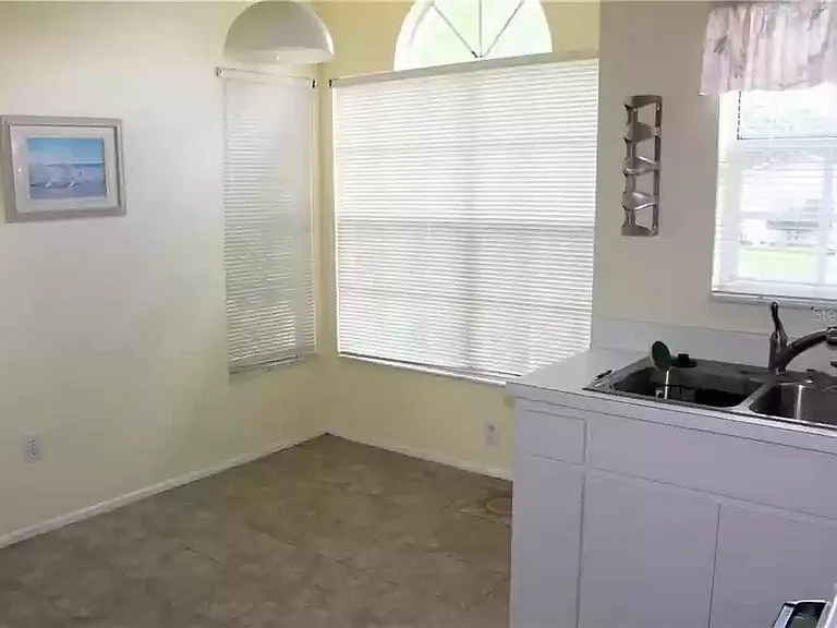 2379 Bentley Dr — Photo 3