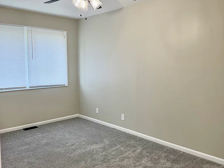 2338 Carnation Dr — Photo 11