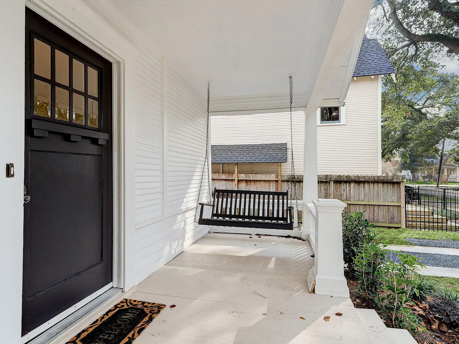 3 bed, 2.0 bath, 1494 sqft, $3,900 — Photo 3