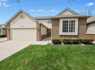 2791 N Moonglow Ct #49, Hartland, MI 48353