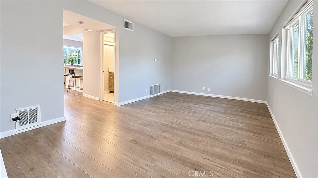 3 bed, 2.5 bath, 1426 sqft, $3,950 — Photo 2