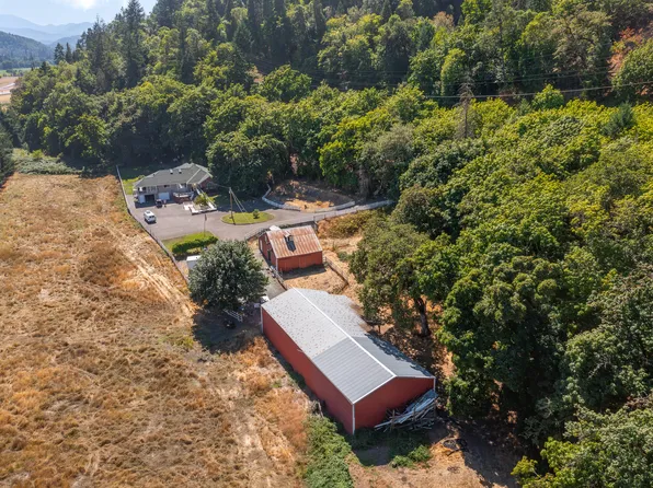 275 Weaver Rd, Myrtle Creek, OR 97457