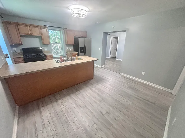 1751 Clara St — Photo 6