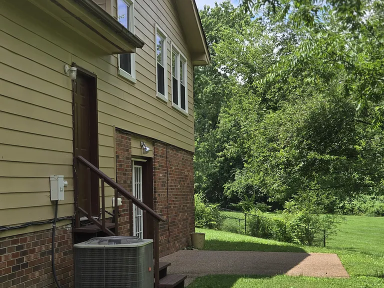 1601 Woodland Ct — Photo 35