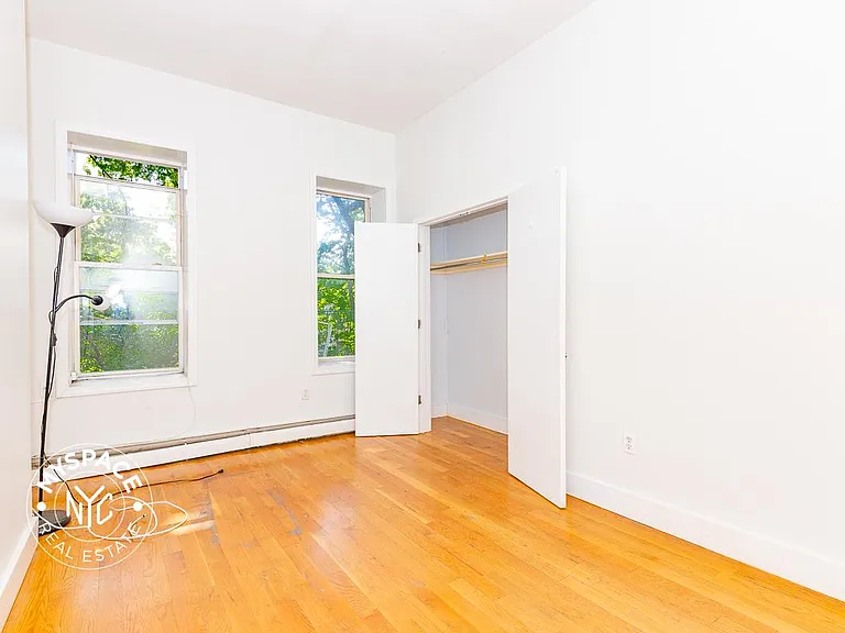 828 Halsey St #1B — Photo 5