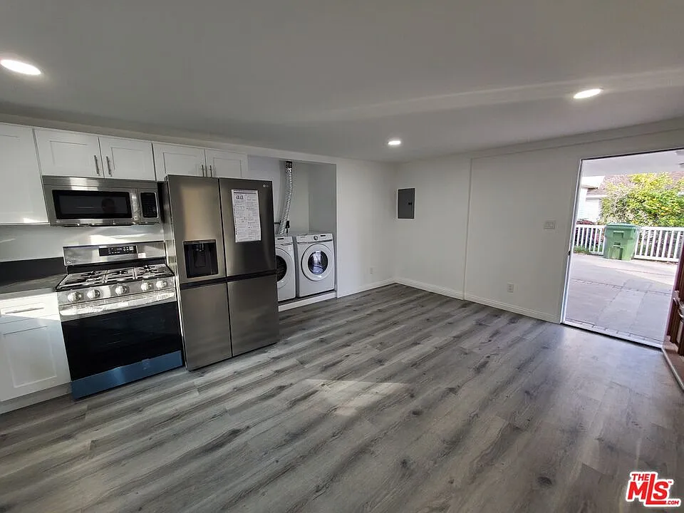 1 bed, 1.0 bath, $2,100 — Photo 2
